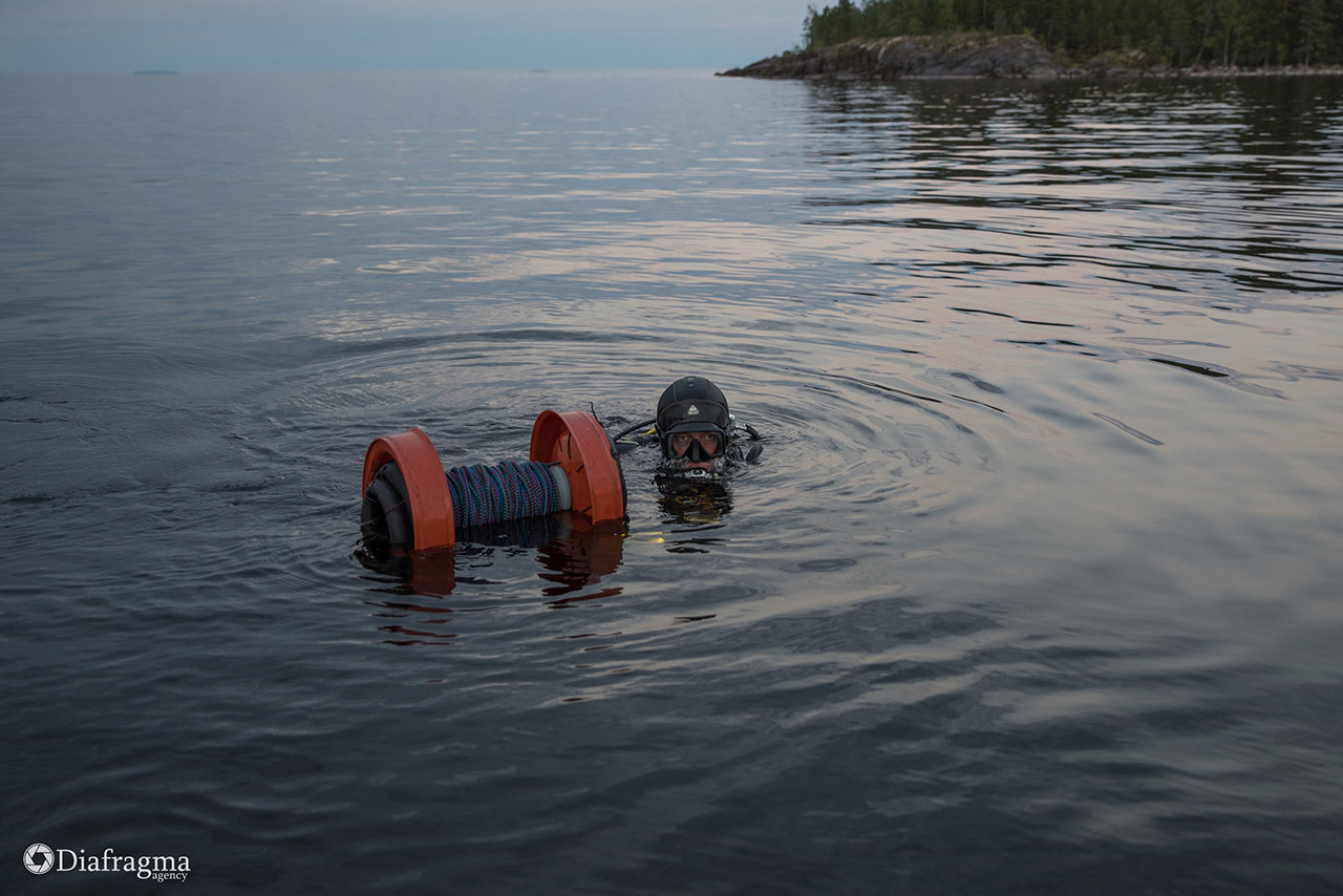 Russian divers on Lake Ladoga. It's a countdown.