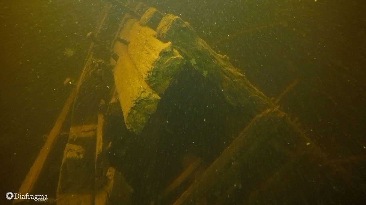 Затонувший корабль на Ладоге