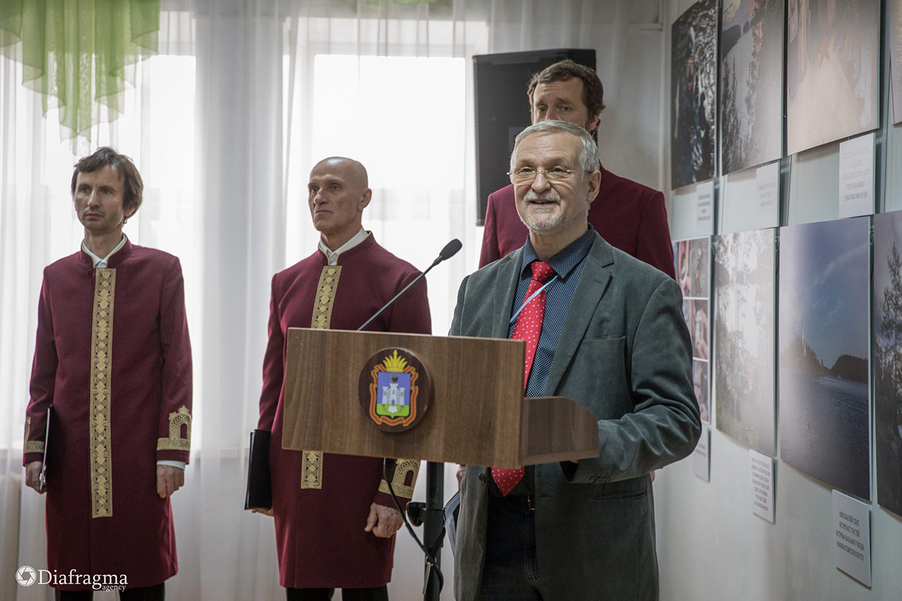 Особенным гостем фотовыставки был пресс-секретарь епископа Валаамского монастыря Михаил Шишков.